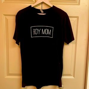 BOY MOM graphic tee